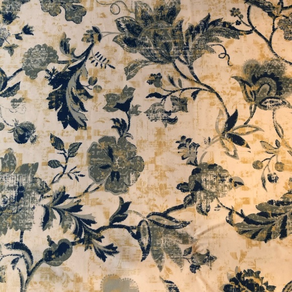 High-quality poly-cotton weave. - Picture 2 of 2